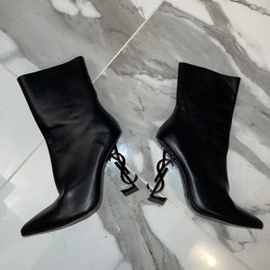 100% Leather boots